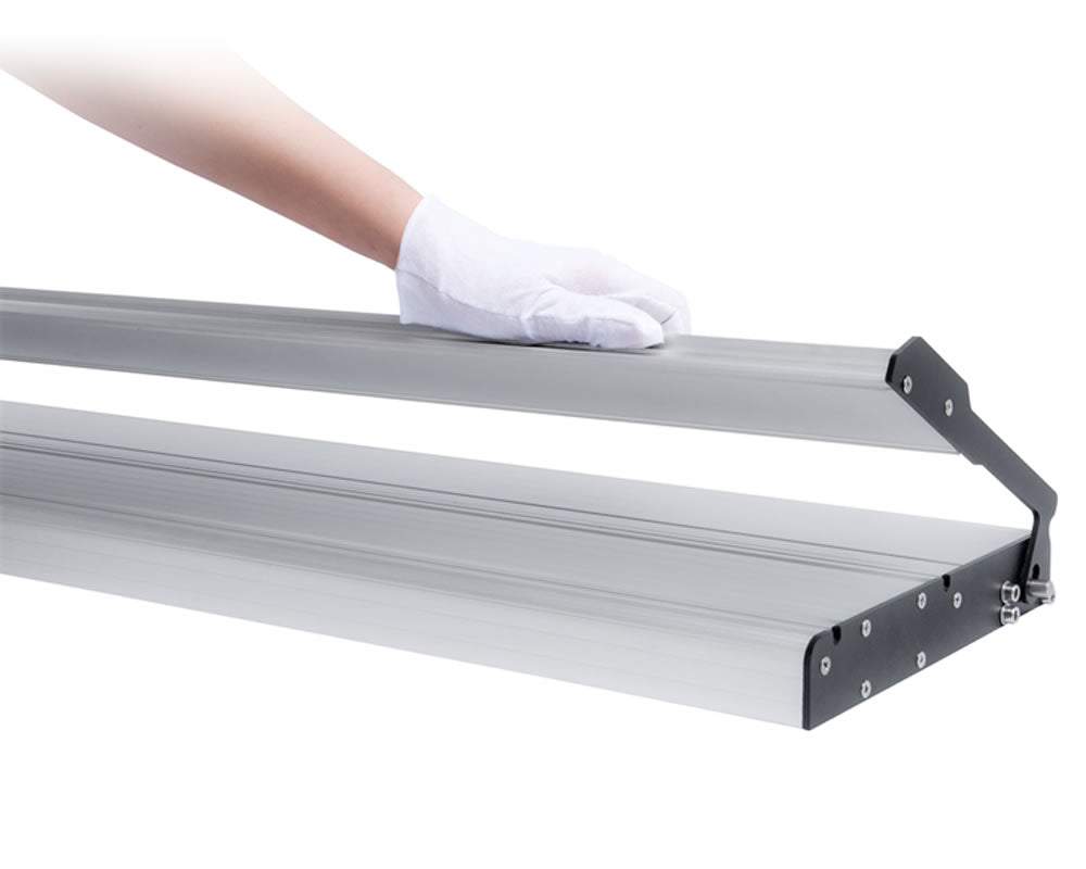 Can work on the table,Suitable for cutting posters less than 1.3m